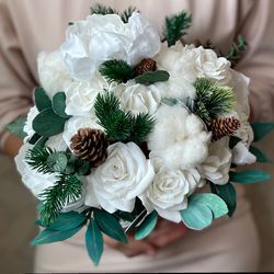 White wedding bouquet. Bridal bouquet. Pine bridesmaid bouquet. Winter wedding bouquet with pine cones.