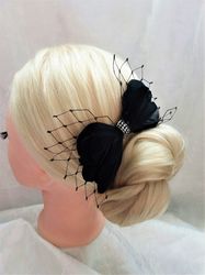 black hair bow with veil, black feather hair clip, feather hair bow, bow hair accessory with veil, black headpiece