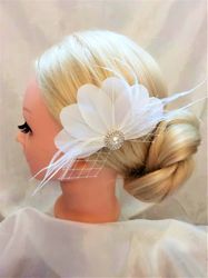 white bridal feather hairpiece, wedding feather hair clip, bridal feather fascinator, white feather headpiece