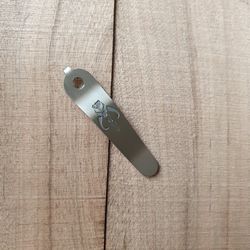 custom titanium clip w/ mandalorian logo for strider knife