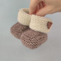 super soft knitted baby booties, brown newborn shoes, cozy newborn booty, cute new baby socks, chunky baby booty,