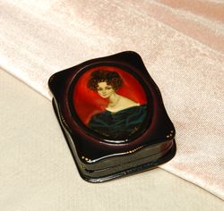 lady lacquer box fedoskino art