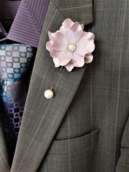 Lilac Lapel pin, Fiance boutonniere, Wedding boutonniere, Tuxedo boutonniere, Lilac Flower lapel pin with a rhinestone