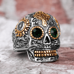 patterned skull signet. totem skull ring. cyberpunk. stainless steel signet ring. men's skull rings. green eyes skull