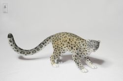 snow leopard irbis figurine