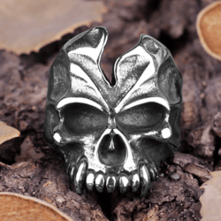 cracked skull ring. gothic. stainless steel signet