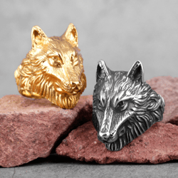 wolf ring. stainless steel signet. animal rings. alpha wolf.