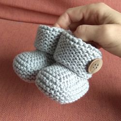 gray knitted baby booties, cute newborn shoes, pregnancy gift, chunky new baby socks