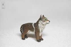 gray wolf figurine