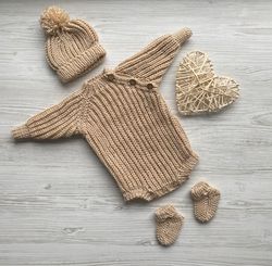 hand knit clothing set for baby. romper, hat, socks. can be in white, ivory, beige, blue and pink colors. take home set.