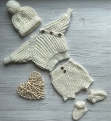 hand knit ivory clothing set for baby. sweater, panties, hat, socks. can be in white, ivory, beige, blue, pink colors.