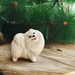 white pomeranian pom figurine ceramics handmade, statuette porcelain