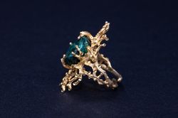 exquisite ring with natural malachite