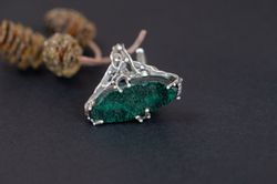 exquisite ring with natural malachite