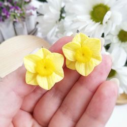 daffodil earrings, white flower narcissus, handmade polymer clay, narcissus jewelry, yellow narcissus earrings