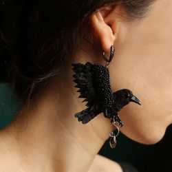 raven earrings. black raven earrings. black bird earrings.