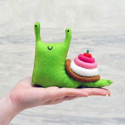 garden snail felt pattern pdf & tutorial, diy sewing pattern for stuffed animal, easy felt animals ornament 1303