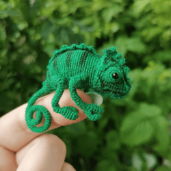 miniature chameleon stuffed figurine, tiny chameleon toy, personalized gift, crocheted pet, stuffed animal for dollhouse