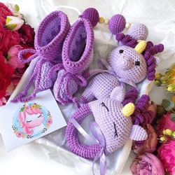 baby gift box unicorn. baby booties, rattle unicorn, stroller toy. gift set for newborns. crochet baby unicorn. baby set