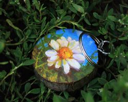 chamomile keychain, handmade keychain painted with chamomile, handmade accessory, wood keychain painted with oil paint