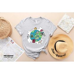 tourist, tourist mode, photographer, traveling shirt traveling gift, backpacker gift exchange student gift world travele