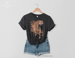 graphic tee shirt , tiger graphic tee , trendy shirt for women , vintage style aesthetic clothing , oversized style