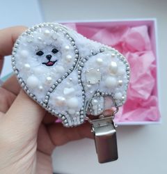 white pomeranian brooch beaded, dog show number clip, white dog jewelry, handmade jewelry,  pet portrait jewelry