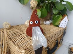 crochet poop bag holder, dog waste bag holder, dog poop emoji poop bag holder. waste bag dispense. keychain poop bag