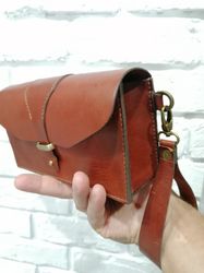 diy leather wrist bag step-by-step