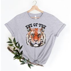 eye of the tiger shirt, tiger tshirt, tiger shirt women, cute animal shirt, tiger tee birthday gift, vintage tiger shirt