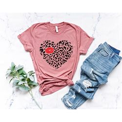 leopard heart shirt, heart shirt, love shirt, leopard print shirt, retro leopard shirt, leopard print shirt, leopard des