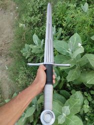 two handed medieval sword, battle ready sword, best sword for viking age.