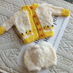 cute white knitted outfit for blythe, outfit for blythe  with ducklings