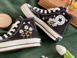 flower converse,custom converse white chrysanthemum and bees,embroidered logo daisy,custom converse chuck taylors 1970s,