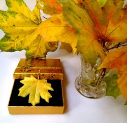 maple leaf brooch, hand embroidery, fall accessories for women, textile brooches, fall sweater clips, coat jacket pin