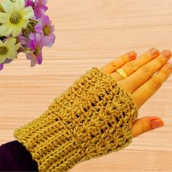 a crochet finger-less gloves