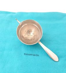 tiffany & co faneuil tea strainer infuser in sterling silver 925 over cup long cm 14 wide cm5.5 silverware cutlery no en