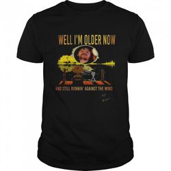 Snoopy and Charlie Brown Well Im older now and still runnin against the wind signature Halloween shirt