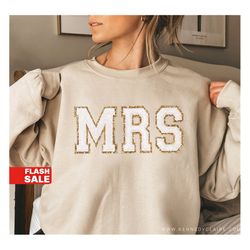 Personalized Gift for Bride, Future Mrs Sweatshirt, Unique Engagement Gifts for Her, Wife Embroidered Crewneck
