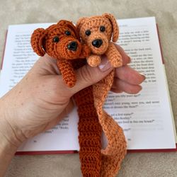 crochet bookmark pattern. bookmark dachshund crochet pattern for dog lovers, dog owners. booklovers, bookworm gift