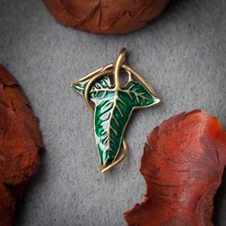 lorien leaf pendant with green enamel. handmade elvish jewelry. fellowship of the ring. lord of the ring. elf necklace