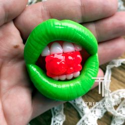 lips brooch with gummy bear