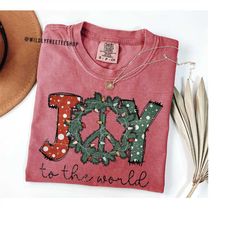 joy to the world christmas shirt, christmas wreath shirt, holiday shirt, joy shirt women, comfort colors christmas shirt