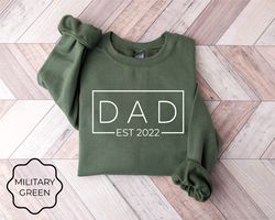 Customized Dad Est Sweatshirt, Dad Sweatshirt, Gift for Dad, Gift for Grandpa, New Dad shirt , Fathers Day Gift, Birthda