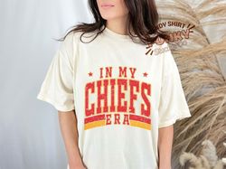 in my kc chief era sweatshirt, kansas city football shirt, vintage travis kelce t-shirt, america football sweatshirt, fo