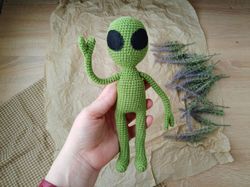 green alien doll, alien shaped plush toy, soft cartoon stuffed doll for kids.