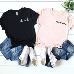 mom and dad shirt pngs, mom and dad tees, mom pocket tee, dad pocket tee, cute mom dad shirt pngs, pregnancy reveal tees