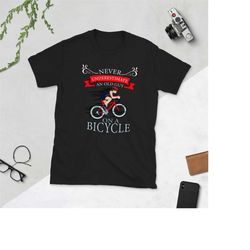 never underestimate an old guy on a bike, funny gift cycling tee for men,bicycle lover shirt,cyclist gift,short-sleeve u