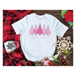 merry christmas pink leopard tree t-shirt ,cute matching christmas shirt, leopard print christmas tree shirt, pink chris