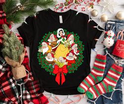 disney santa snow white and the seven dwarfs christmas wreath shirt, mickeys very merry christmas, disneyland holiday va